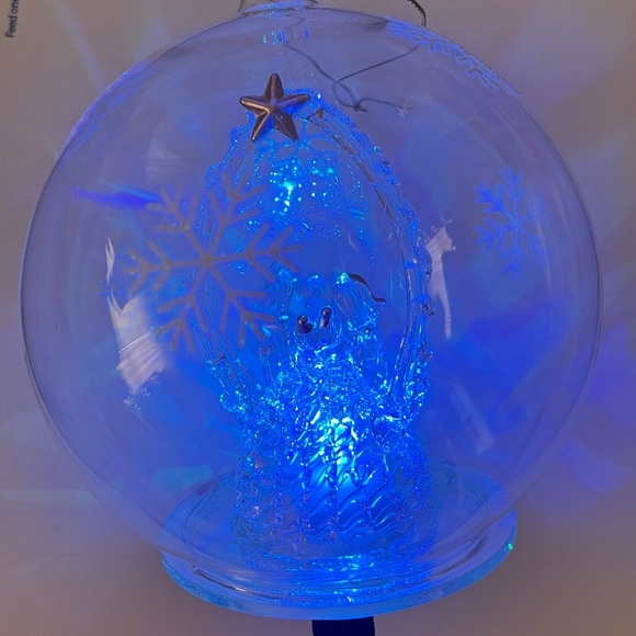 Hand blown snowflake nativity scene light up Christmas ornament table decor - Picture 4 of 9